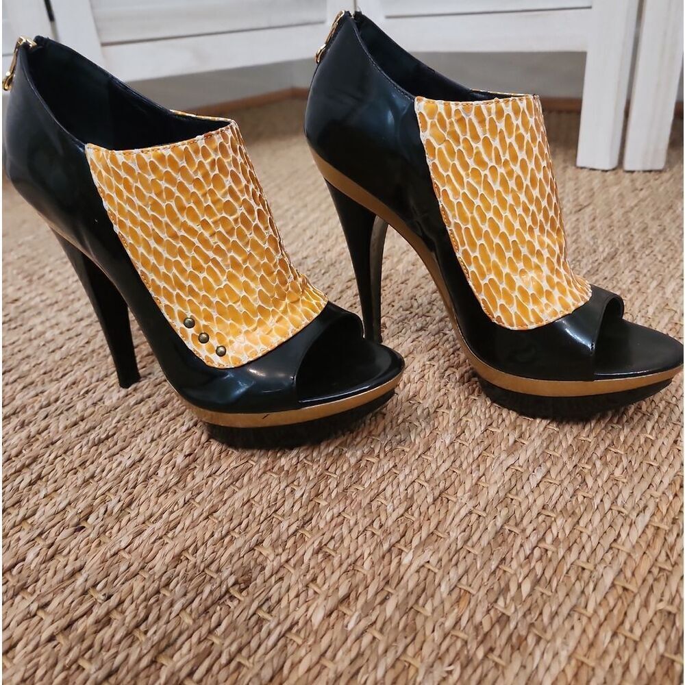 Gil Carvalho Black and Yellow Snake-Print Peep-Toe Platform Heels Size 8